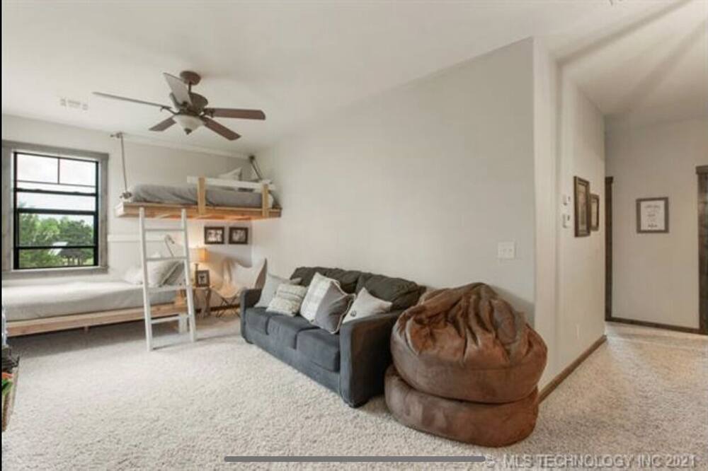 Photo of Bedroom in Broken Arrow
