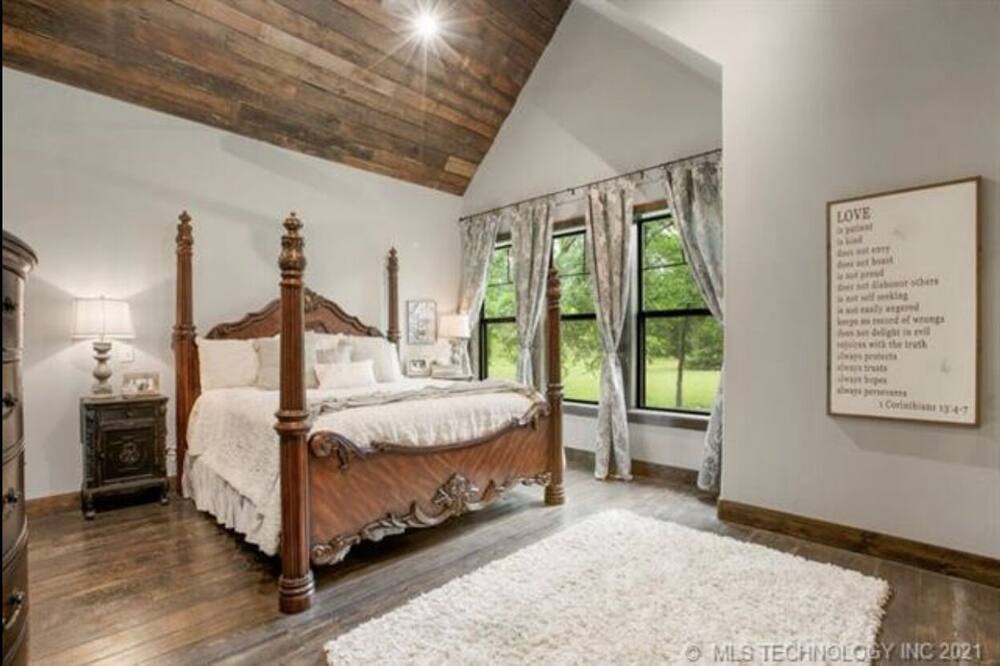 Photo of Bedroom in Broken Arrow