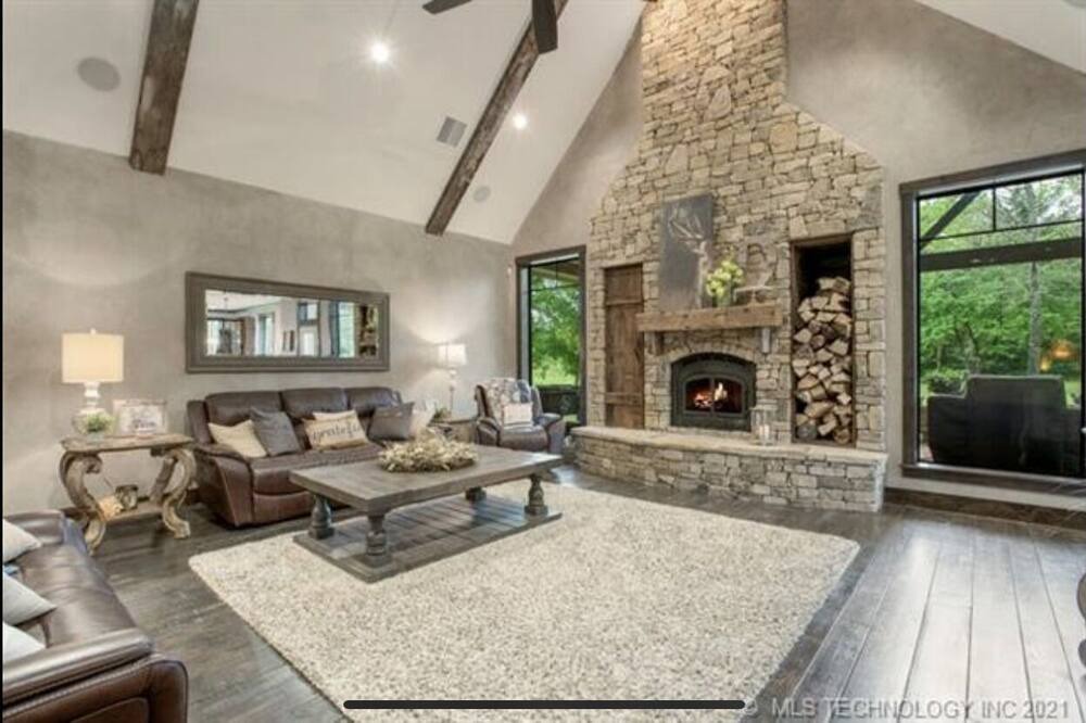 Photo of Bedroom in Broken Arrow