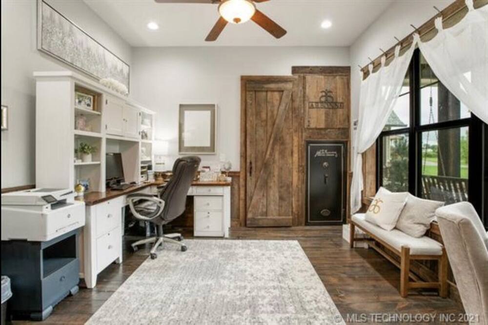 Photo of Bedroom in Broken Arrow