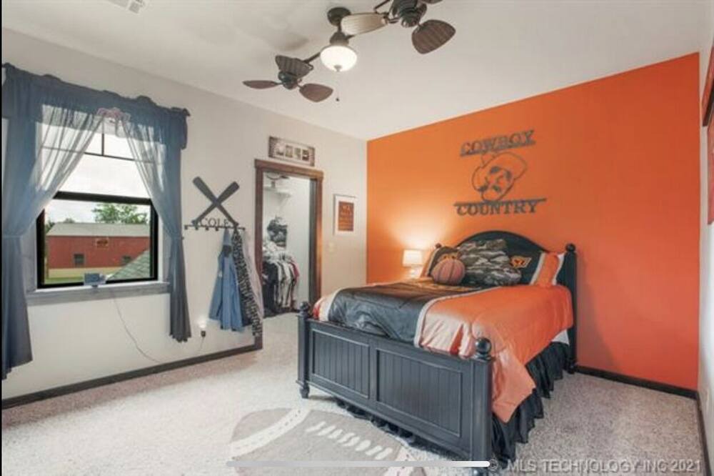 Photo of Bedroom in Broken Arrow