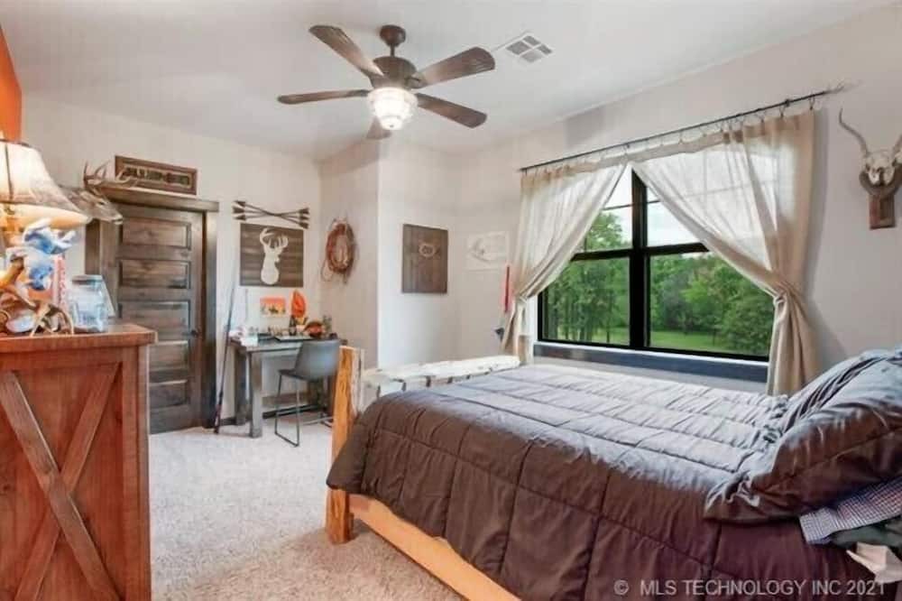 Photo of Bedroom in Broken Arrow