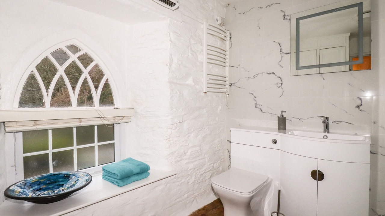 Photo of Bathroom in Boscastle