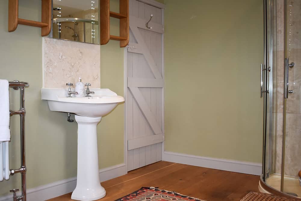 Photo of Bathroom in Orcop