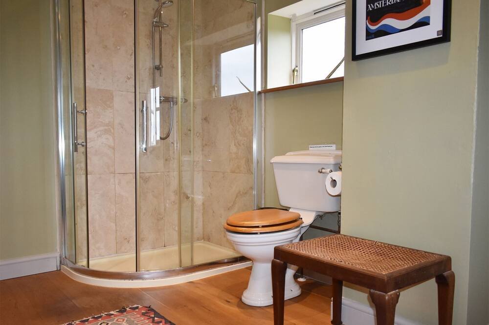 Photo of Bathroom in Orcop