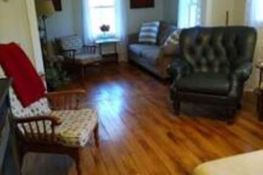 Photo of Livingroom in Center Moreland