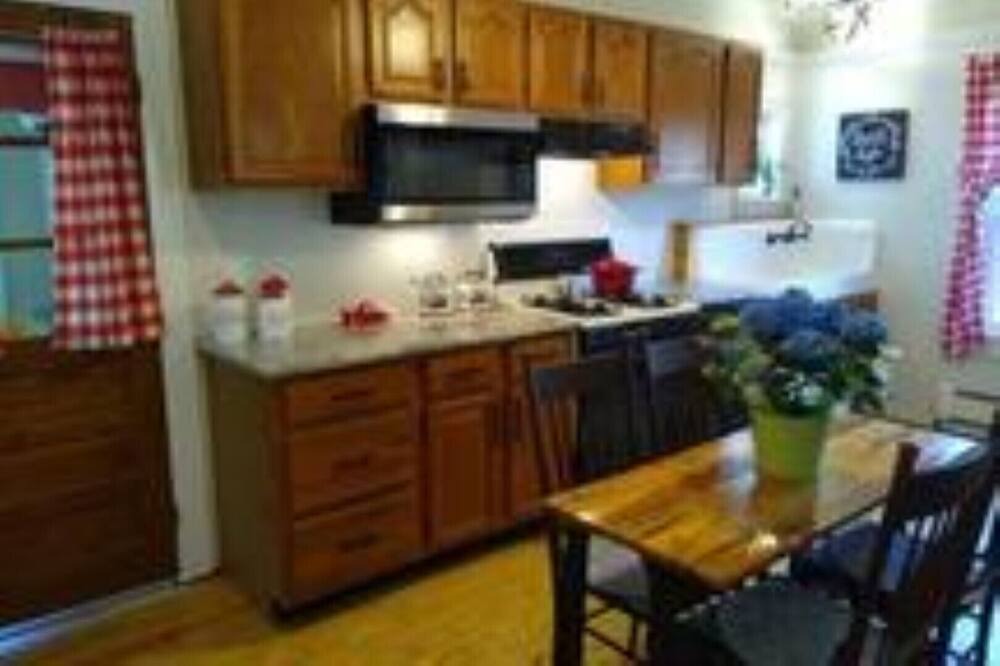 Photo of Bedroom in Center Moreland