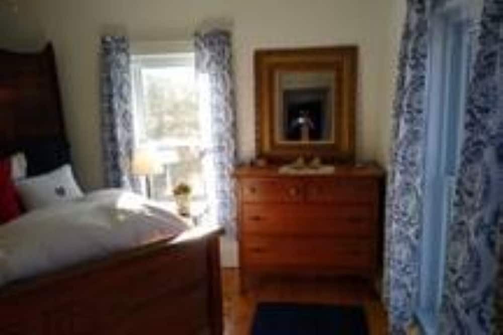 Photo of Bedroom in Center Moreland