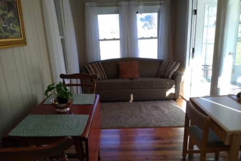 Photo of Livingroom in Center Moreland