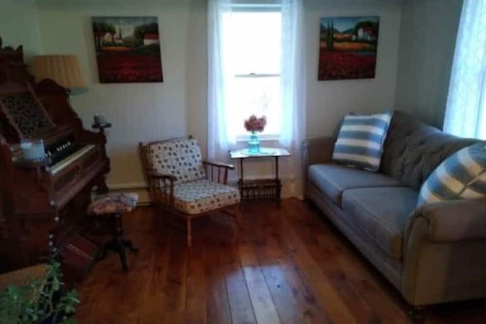 Photo of Livingroom in Center Moreland