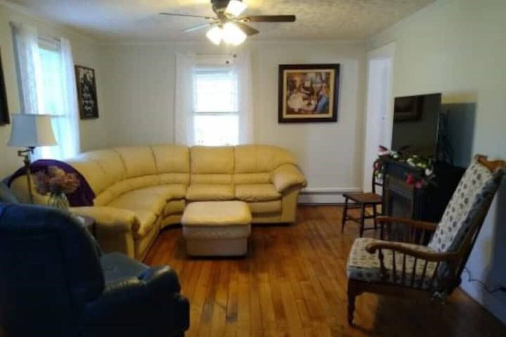 Photo of Livingroom in Center Moreland