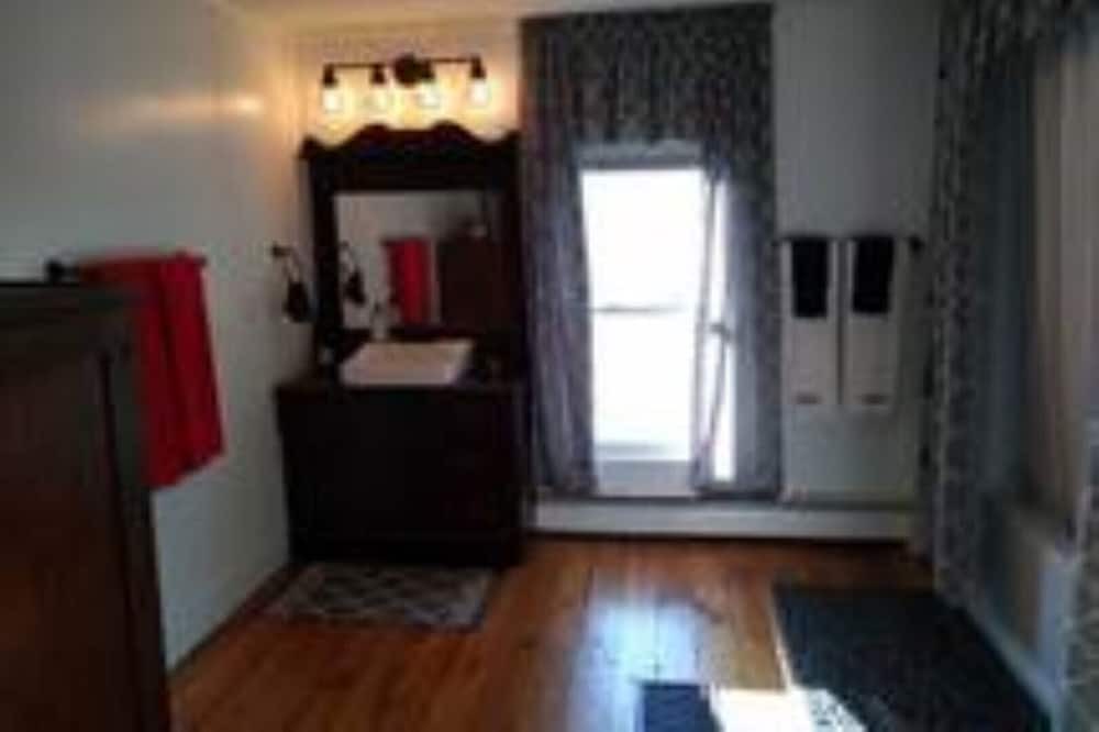 Photo of Bedroom in Center Moreland