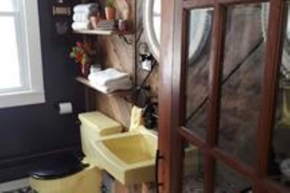 Photo of Others in Center Moreland