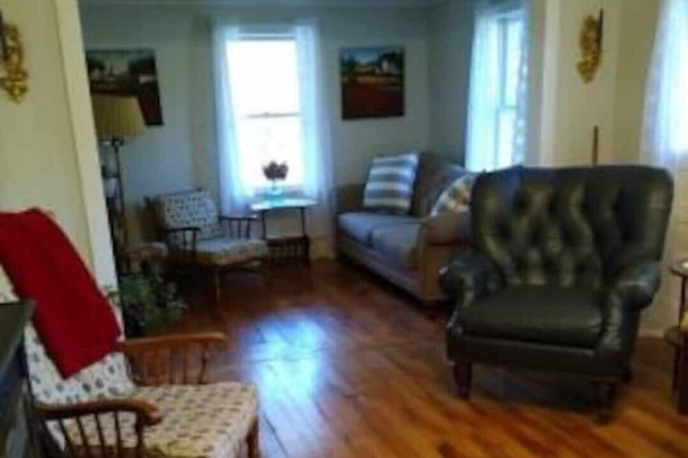 Photo of Livingroom in Center Moreland