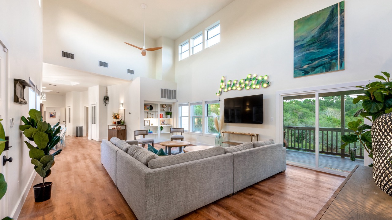 Photo of Livingroom in West Oak Hill