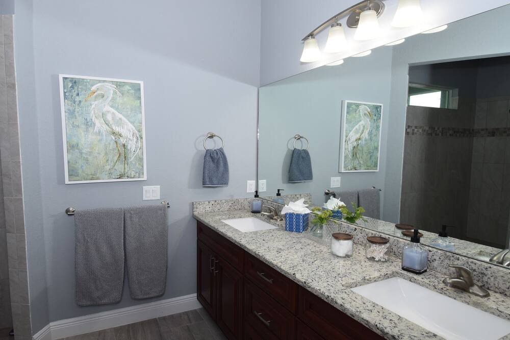 Photo of Bathroom in Diplomat