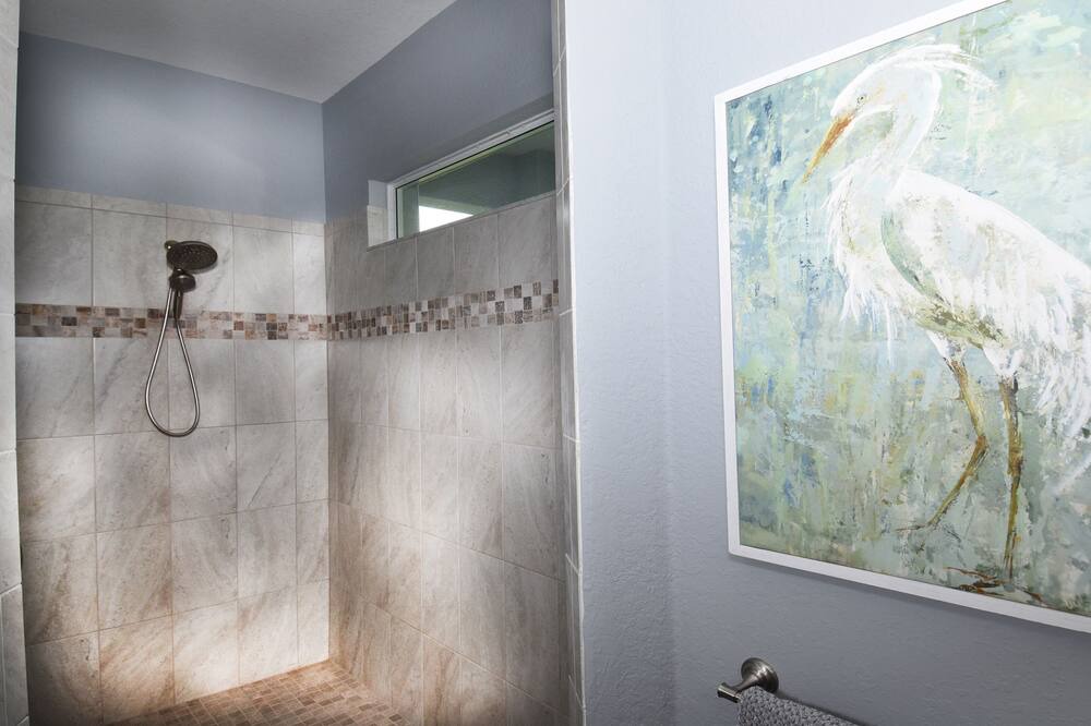 Photo of Bathroom in Diplomat