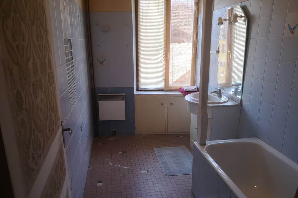 Photo of Bathroom in Sainpuits