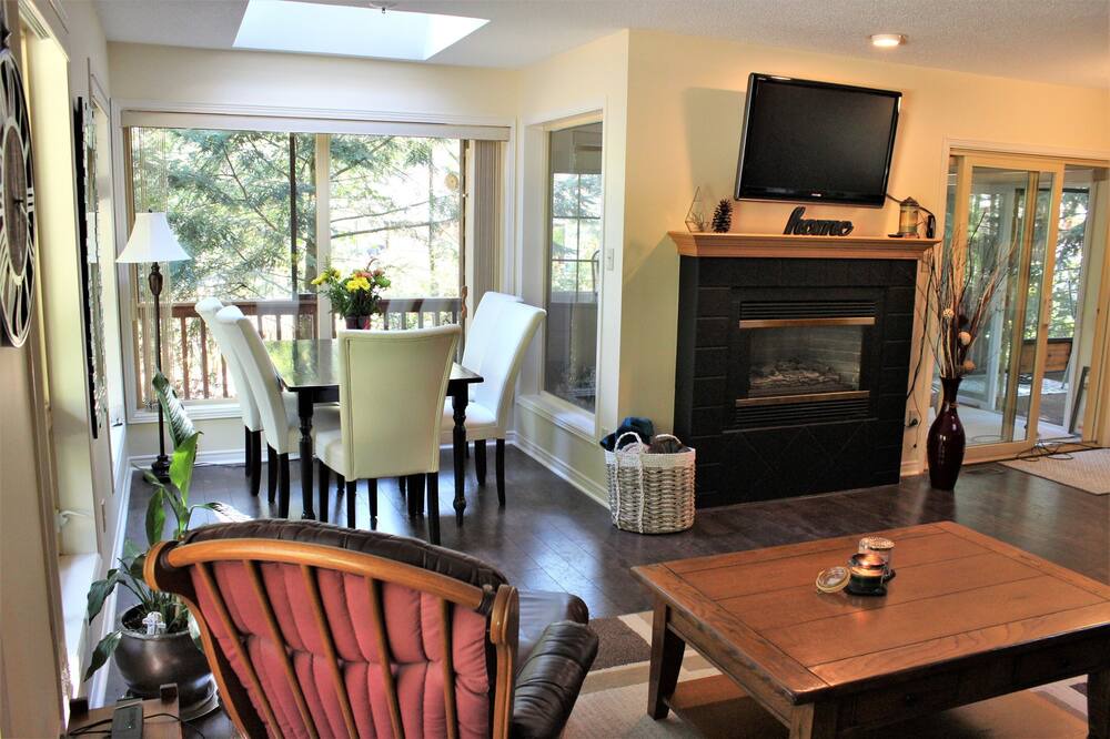 Photo of Livingroom in Grand Bend