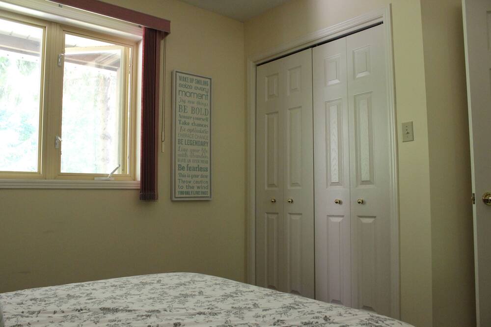 Photo of Bedroom in Grand Bend