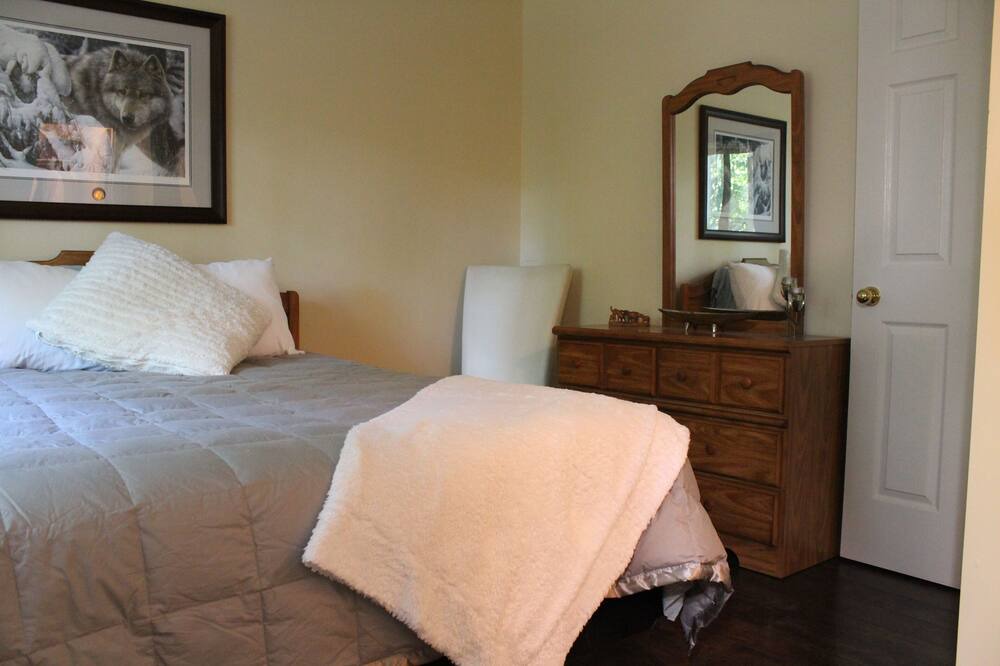 Photo of Bedroom in Grand Bend