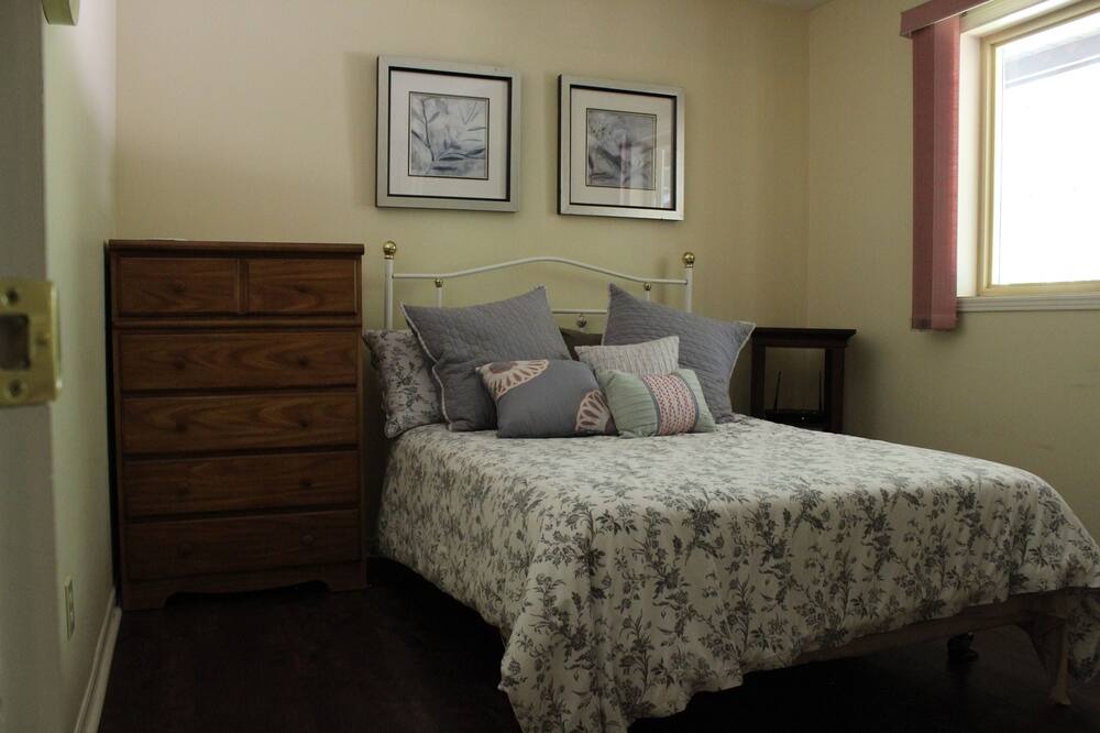 Photo of Bedroom in Grand Bend