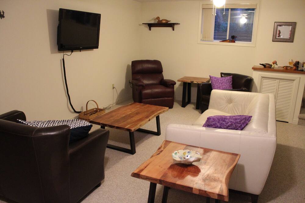 Photo of Livingroom in Grand Bend