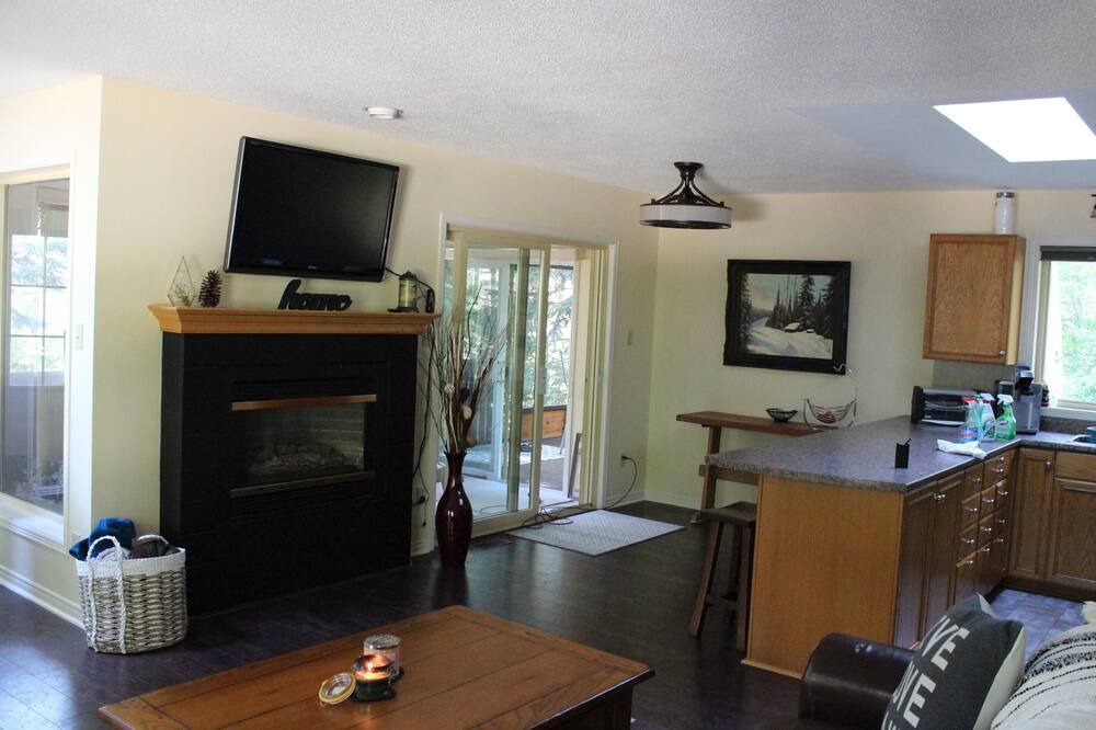 Photo of Livingroom in Grand Bend