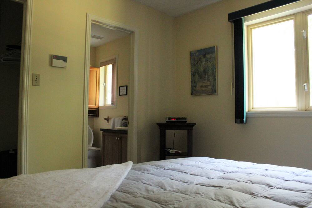 Photo of Bedroom in Grand Bend