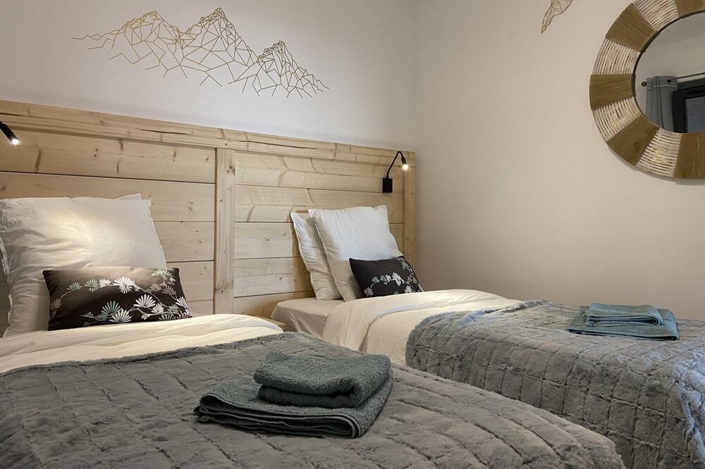 Photo of Bedroom in Jarjayes