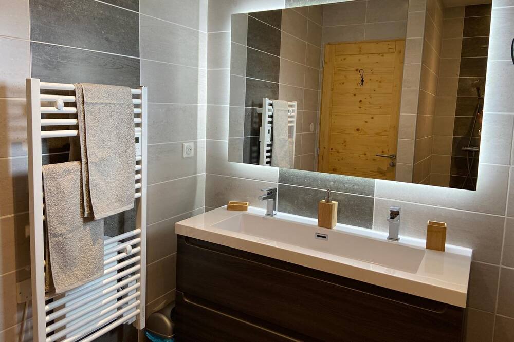 Photo of Bathroom in Jarjayes