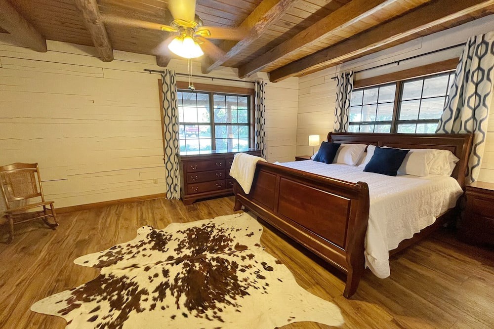 Photo of Bedroom in Utopia