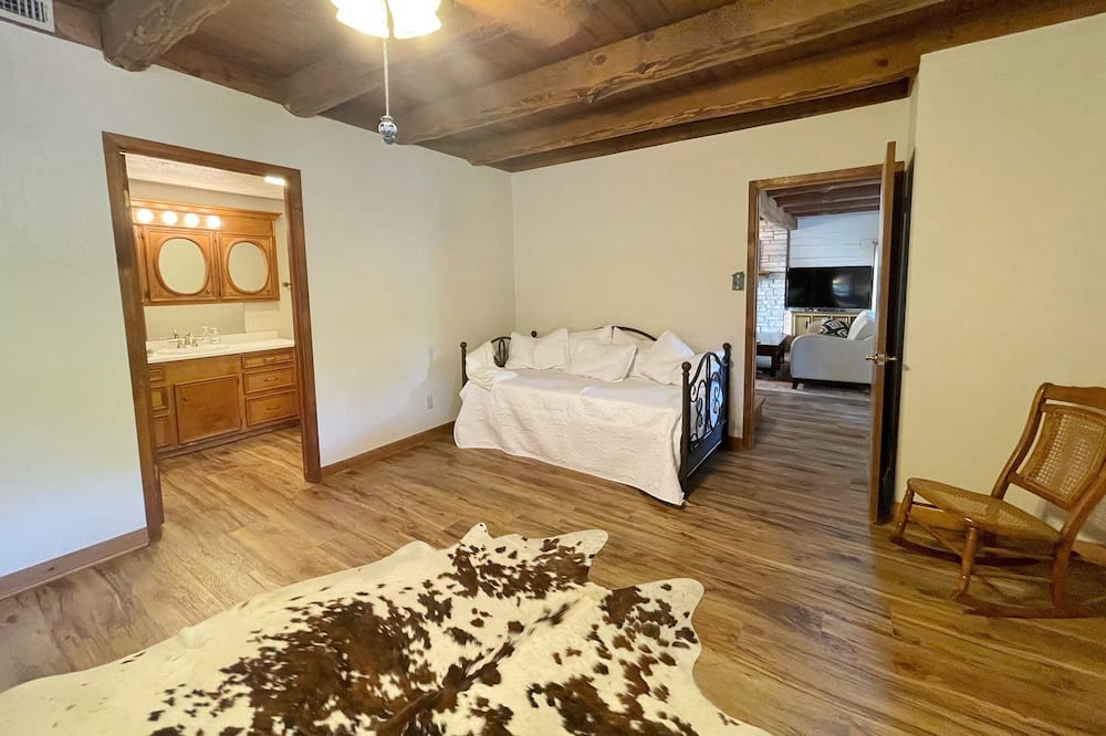 Photo of Bedroom in Utopia