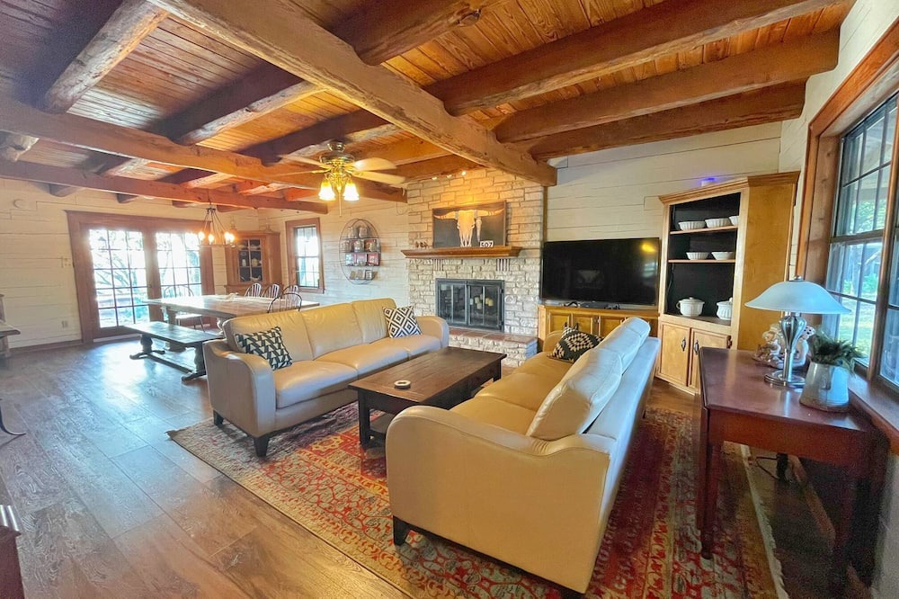 Photo of Livingroom in Utopia