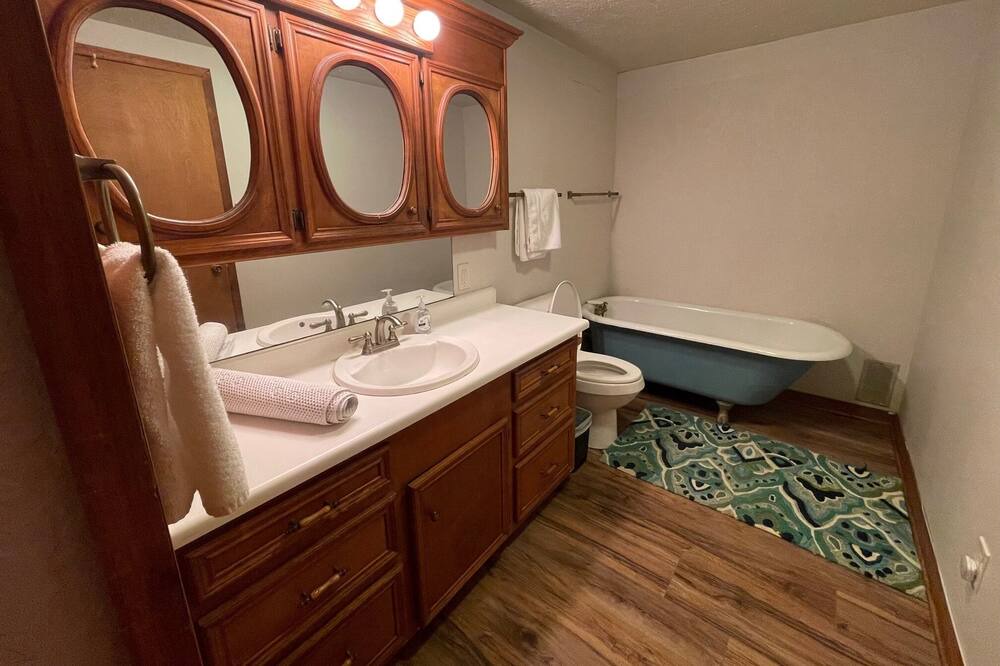 Photo of Bathroom in Utopia
