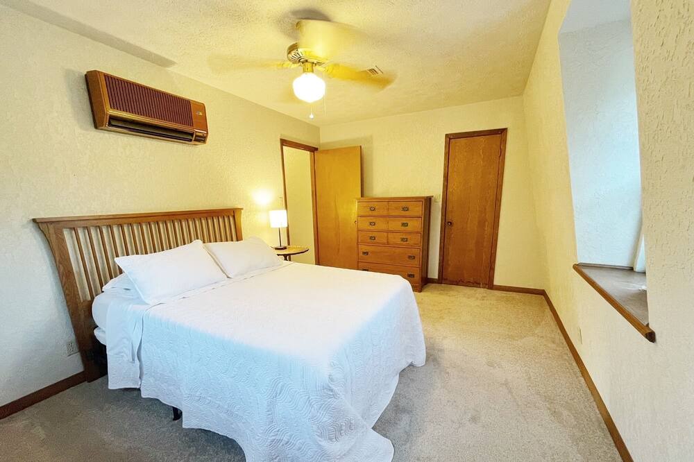 Photo of Bedroom in Utopia