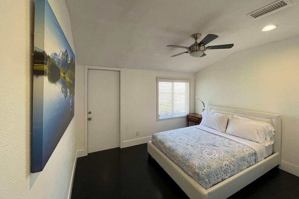Photo of Bedroom in Huntington Beach