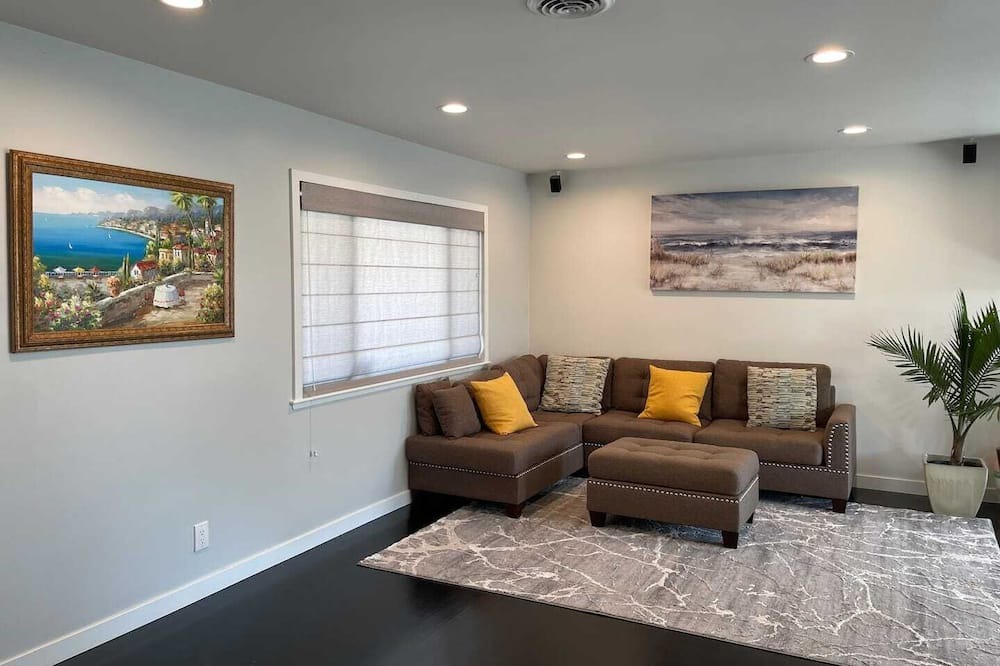 Photo of Livingroom in Huntington Beach