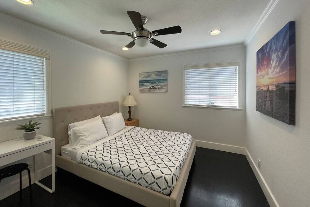 Photo of Bedroom in Huntington Beach