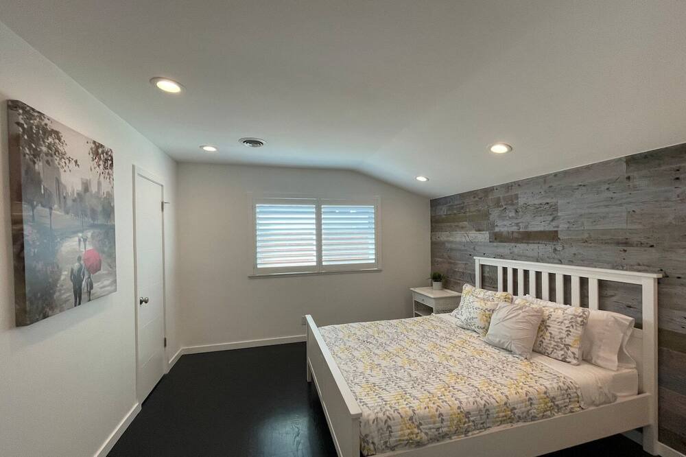 Photo of Bedroom in Huntington Beach