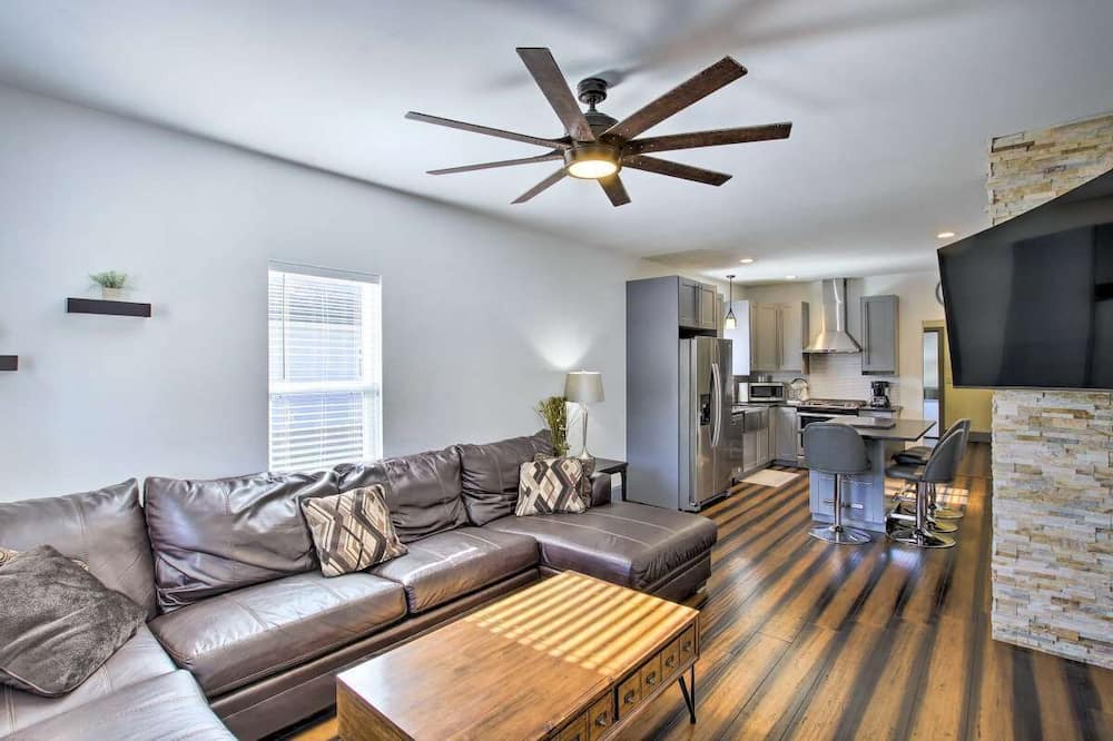 Photo of Livingroom in Menasha