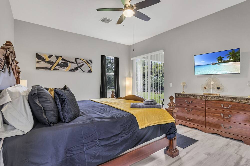 Photo of Bedroom in Diplomat