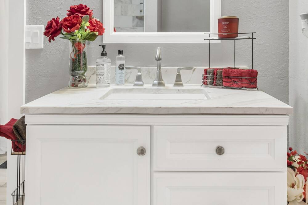 Photo of Bathroom in Diplomat