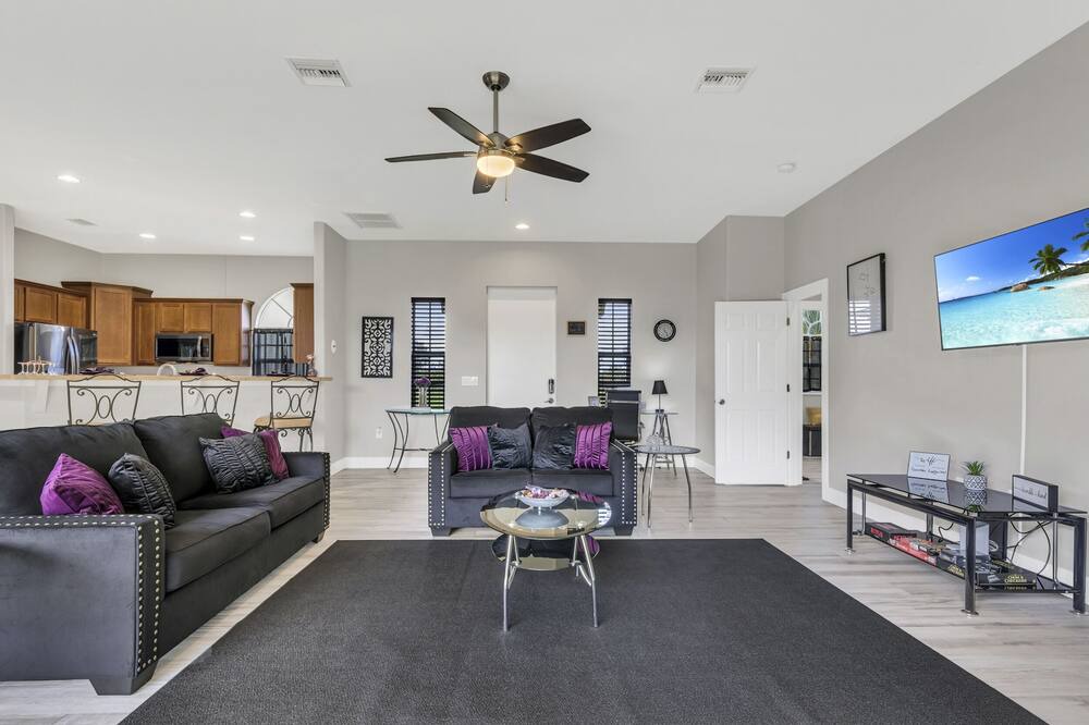 Photo of Livingroom in Diplomat