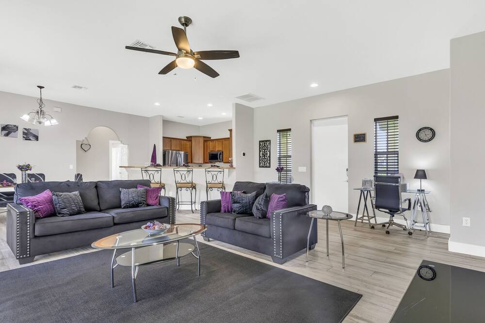 Photo of Livingroom in Diplomat