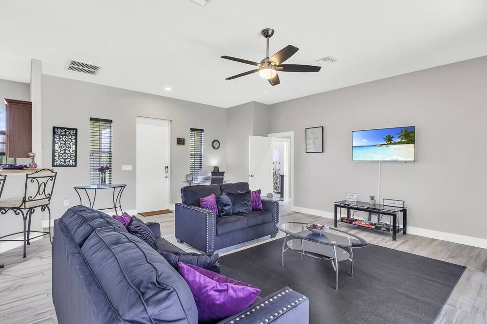 Photo of Livingroom in Diplomat