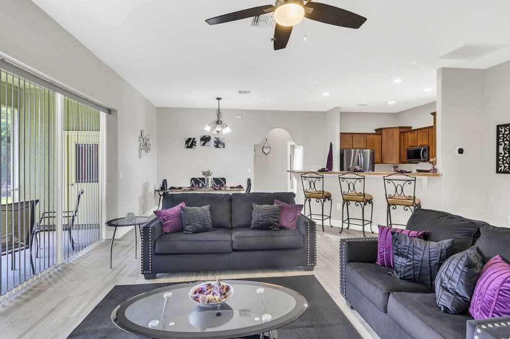 Photo of Livingroom in Diplomat