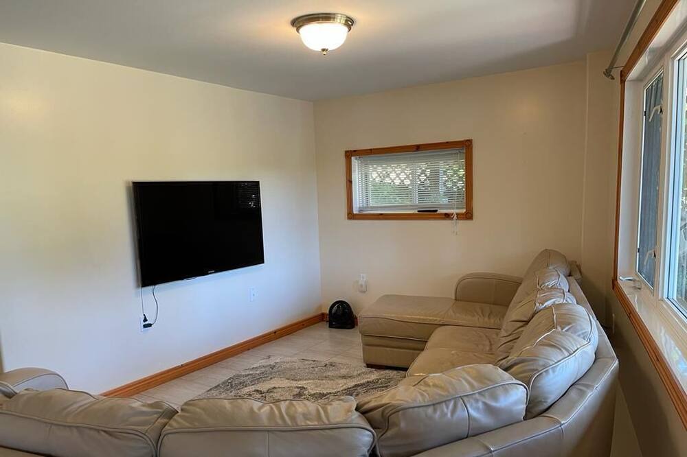 Photo of Livingroom in Central Frontenac