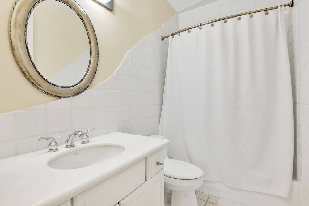 Photo of Bathroom in Colee Hammock