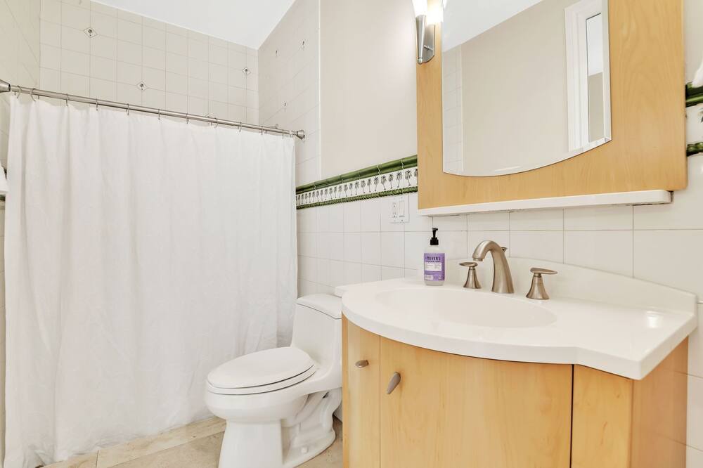 Photo of Bathroom in Colee Hammock